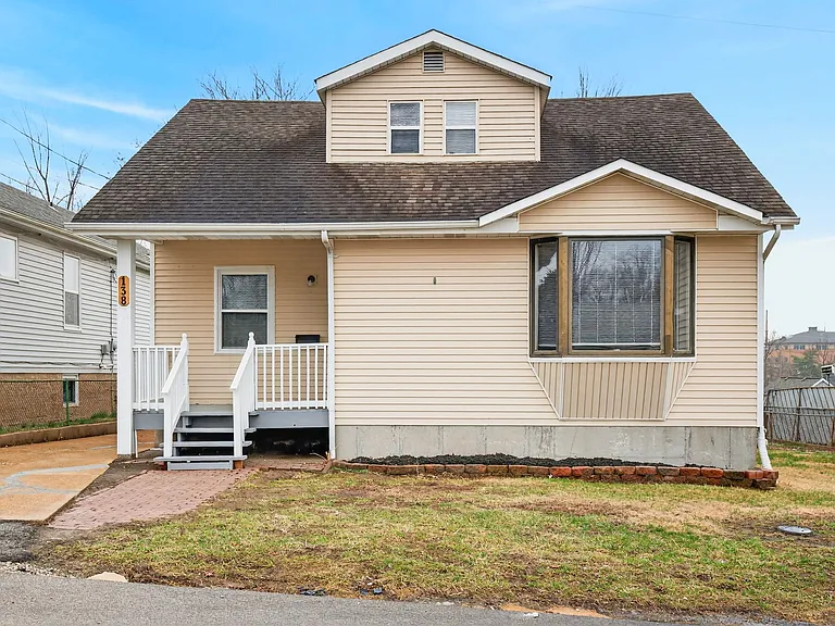 138 W Loretta Ave — Photo 1