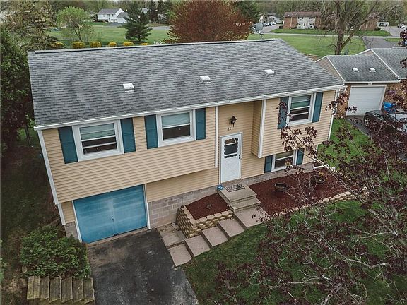 4th image of 12 Close Hollow Dr