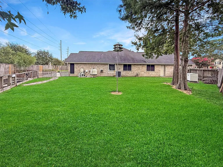 13807 Halpren Falls Cir — Photo 44