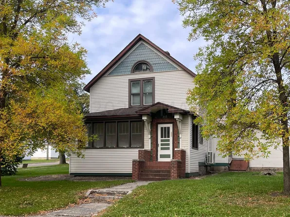 812 Forest St, Lisbon, ND 58054