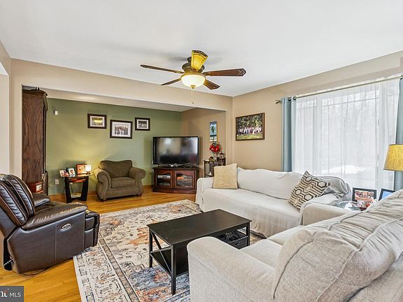 5th image of 60 Spaulding Dr