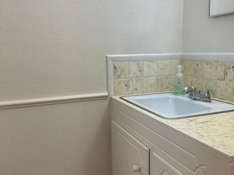 1004 S Howard Ave — Photo 5