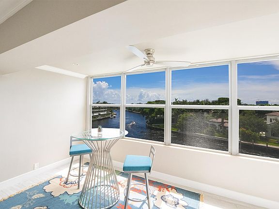 3rd image of 818 SE 4th Street #404