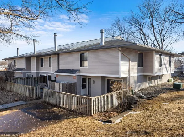 1218 Landmark Trl N, Hopkins, MN 55343