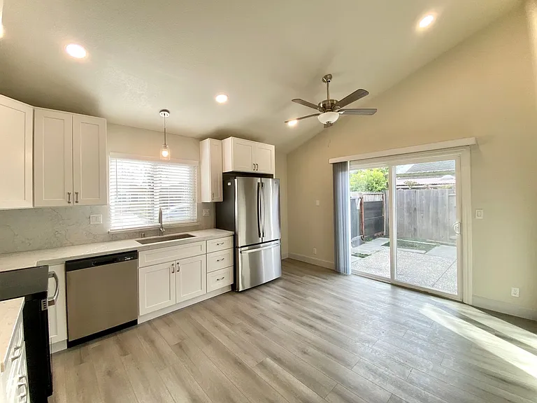 34323 Russell Ct — Photo 5