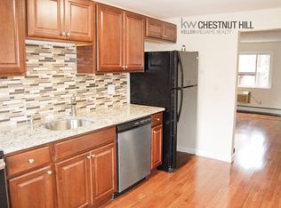 28 Bryon Rd APT 2A, Chestnut Hill, MA 02467