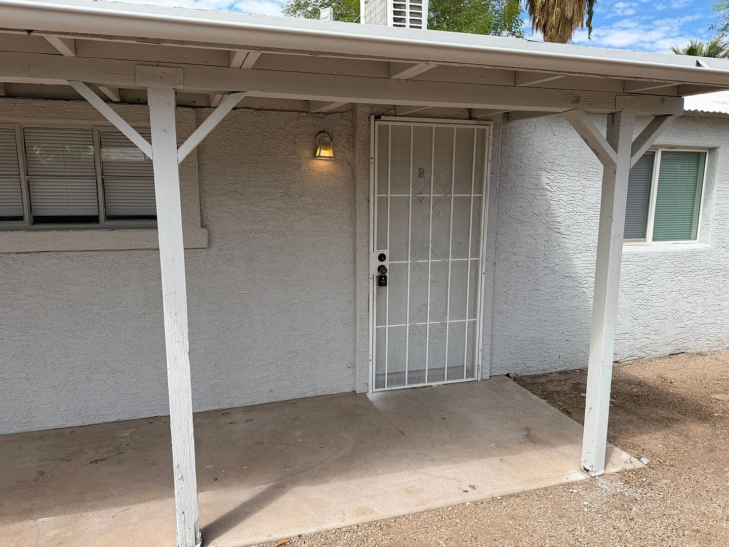 Newly Remodeled 1 Bed1 Bath Close to Phoenix Children Hospital — Photo 1