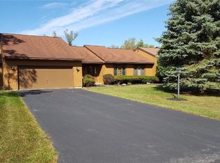 102 Spyglass Ln, Fayetteville, NY 13066