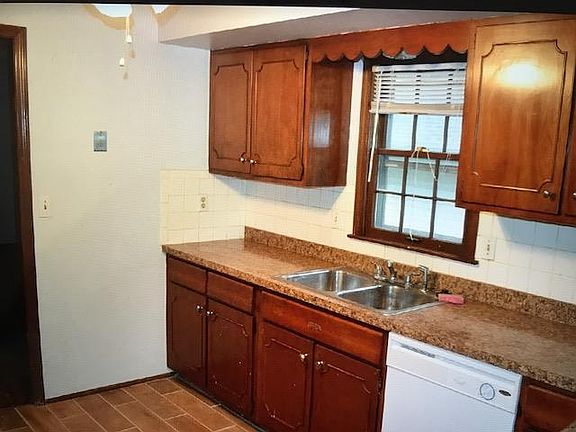 5th image of 4401 Sterling Ave