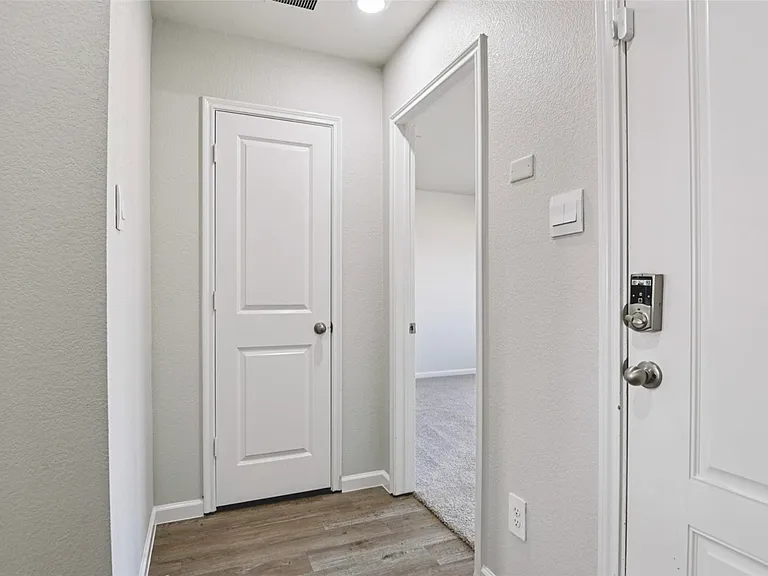 844 Jett Dr — Photo 23