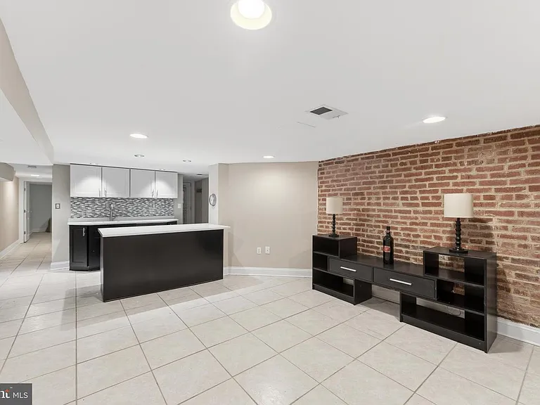 11 R St NW #2 — Photo 2