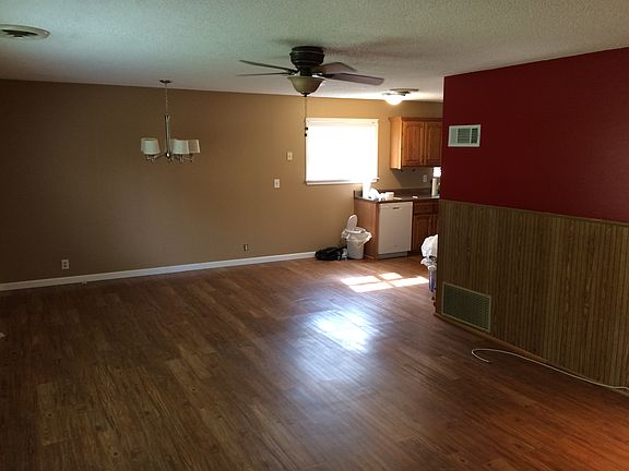 4th image of 110 Hampton Ct.