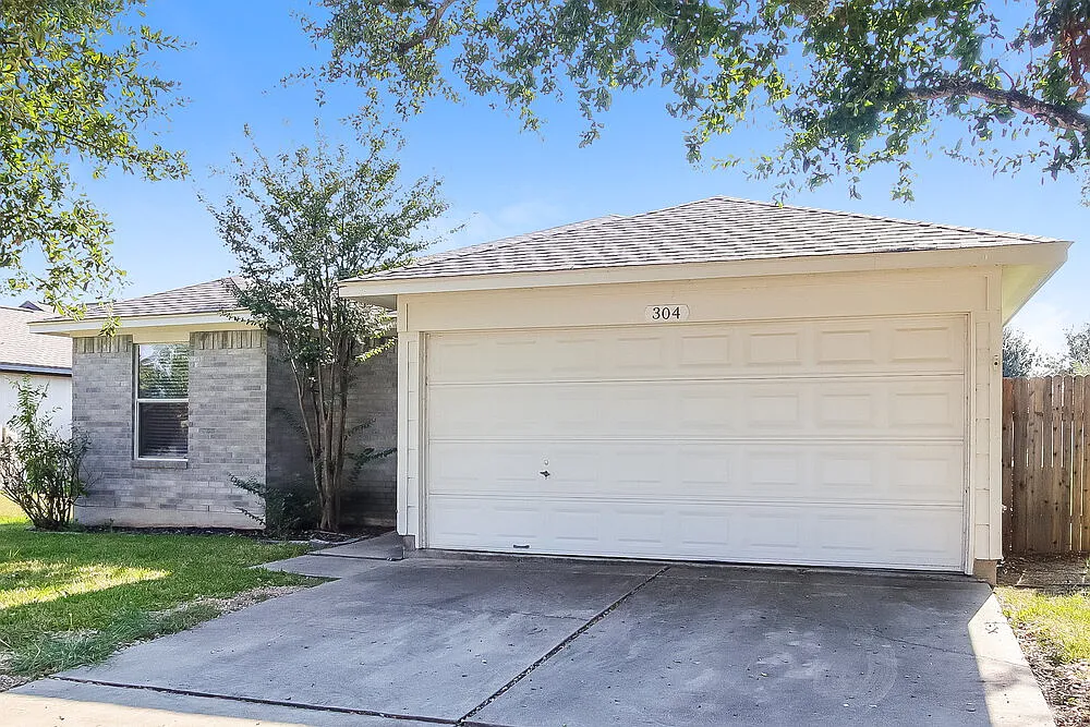 3 bed, 2.0 bath, 1132 sqft, $1,720 — Photo 3
