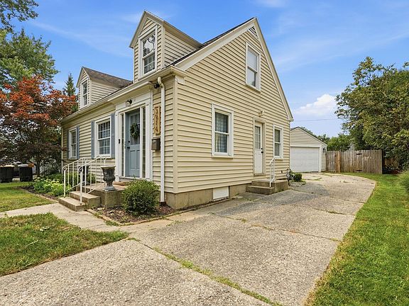 3rd image of 3914 Hiawatha Blvd