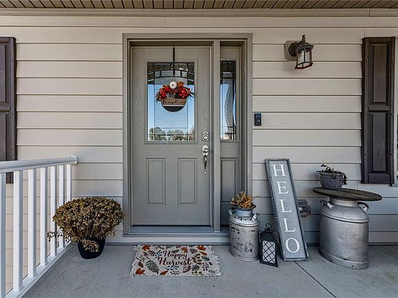 4th image of 27455 Stephanie Ln