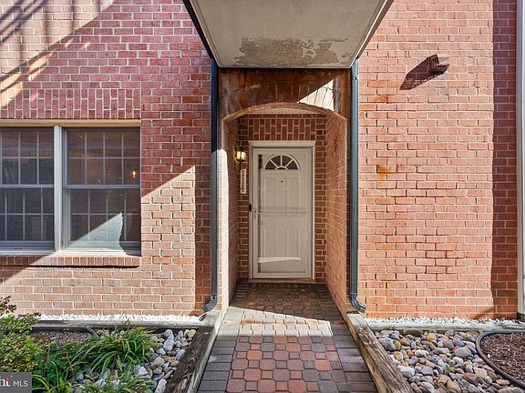 2nd image of 6916 Fairfax Dr Unit 114