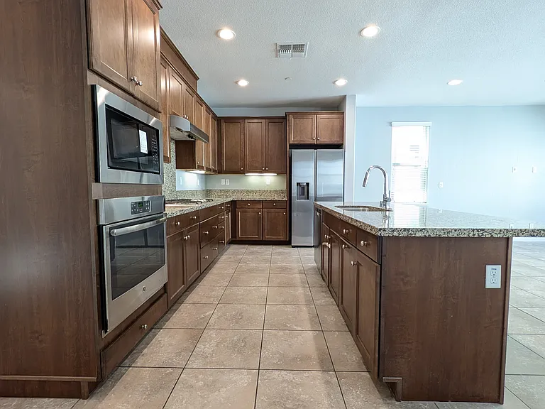 2111 Jubilee Dr — Photo 4