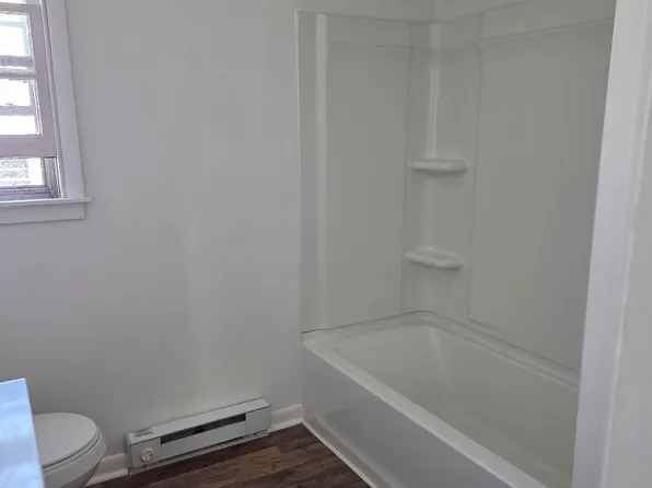 102 E Main St APT 4, Mechanicsburg, PA 17055