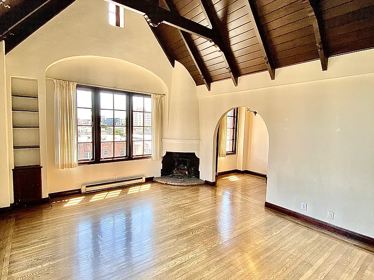 Tudor Hall Apartments — Photo 6