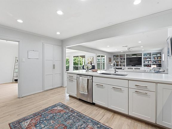 2nd image of 1006 Prince St