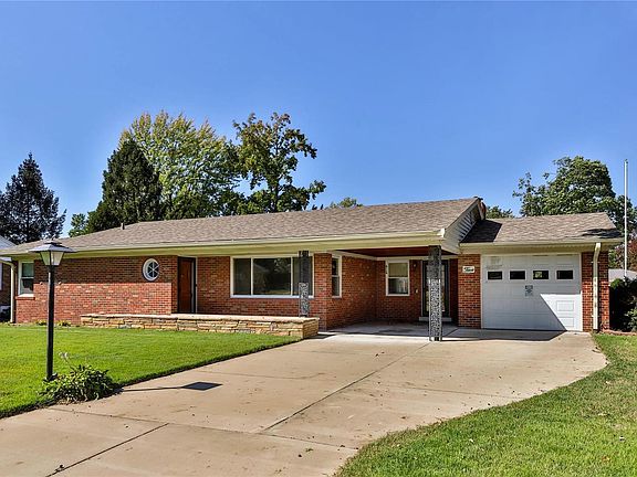 4th image of 5 Valley Dr