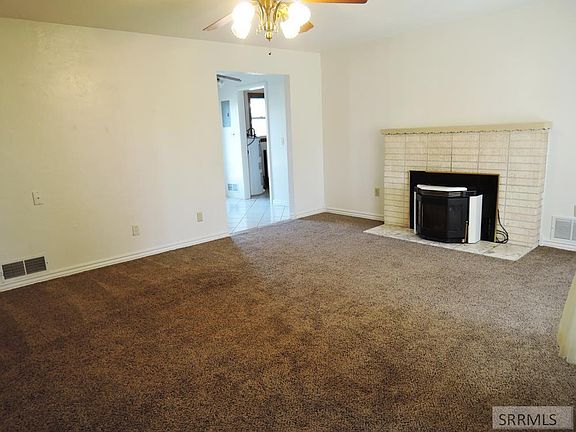 3rd image of 375 Linden Dr