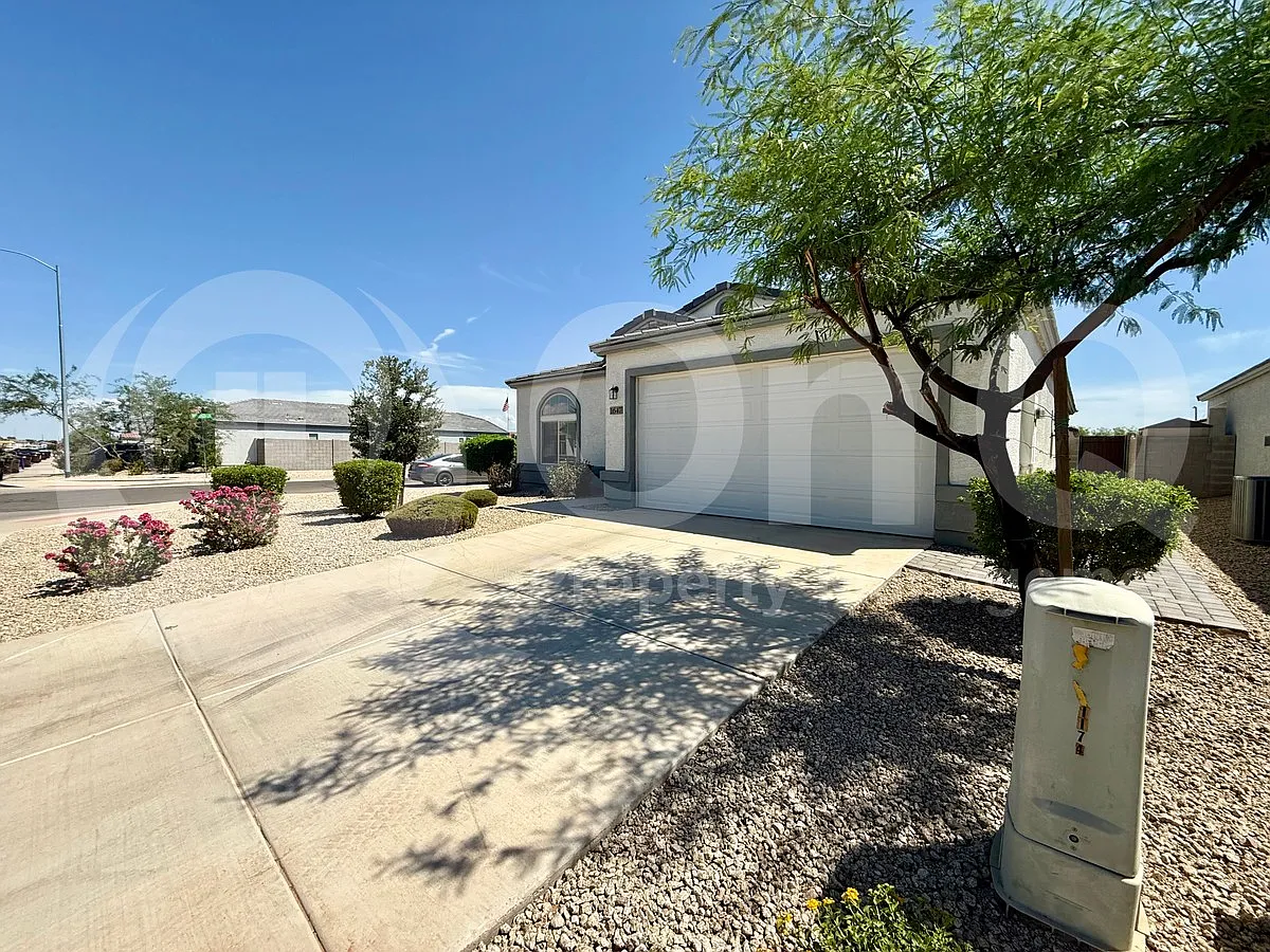 4 bed, 2.0 bath, 1852 sqft, $1,699 — Photo 3