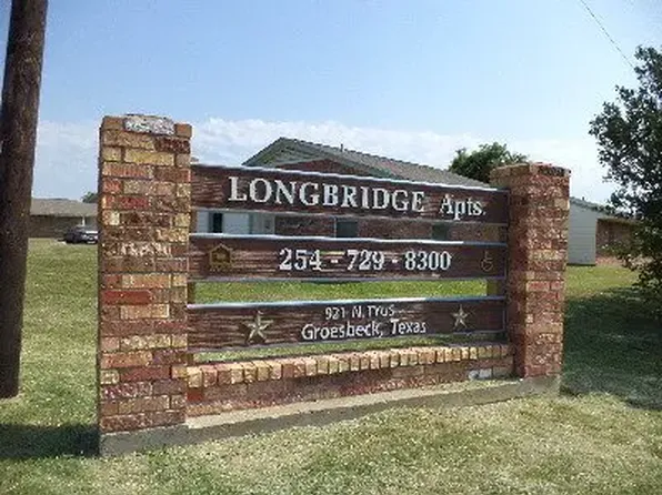 Longbridge Apartments, 921 N Tyus St, Groesbeck, TX 76642