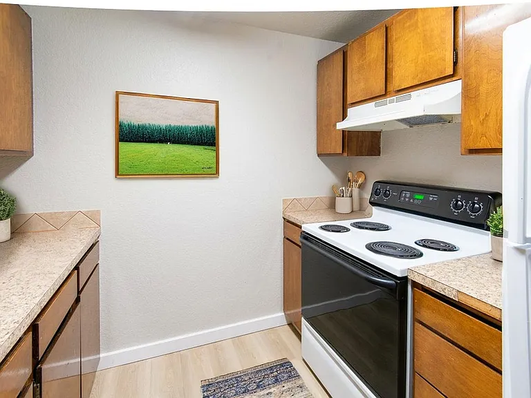 Westmont Apartments — Photo 10