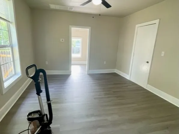 208 N Division St #B, Sapulpa, OK 74066