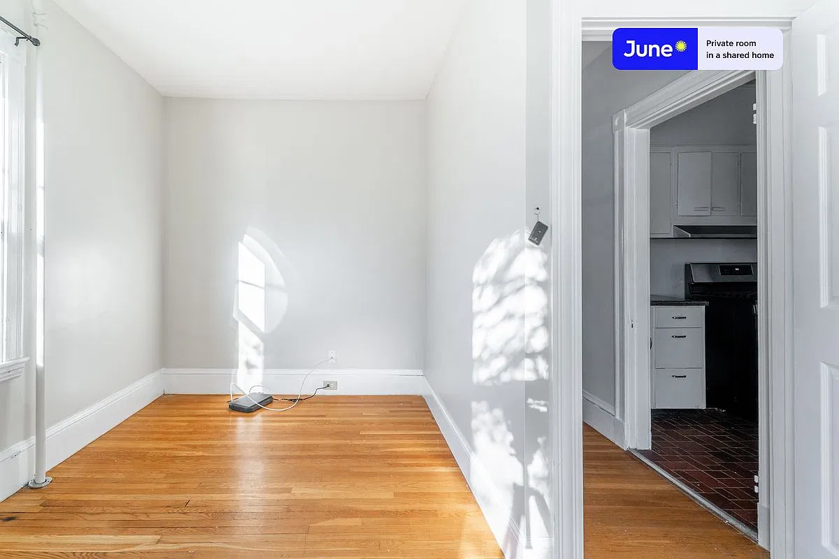 Full bedroom in 3 bed/1 bath home in Brighton #1516 C — Photo 3