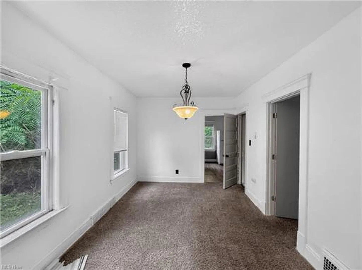4 Bedrooms Single Family For Rent — Photo 3