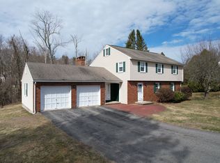52 Lakeview Rd, Winsted, CT 06098