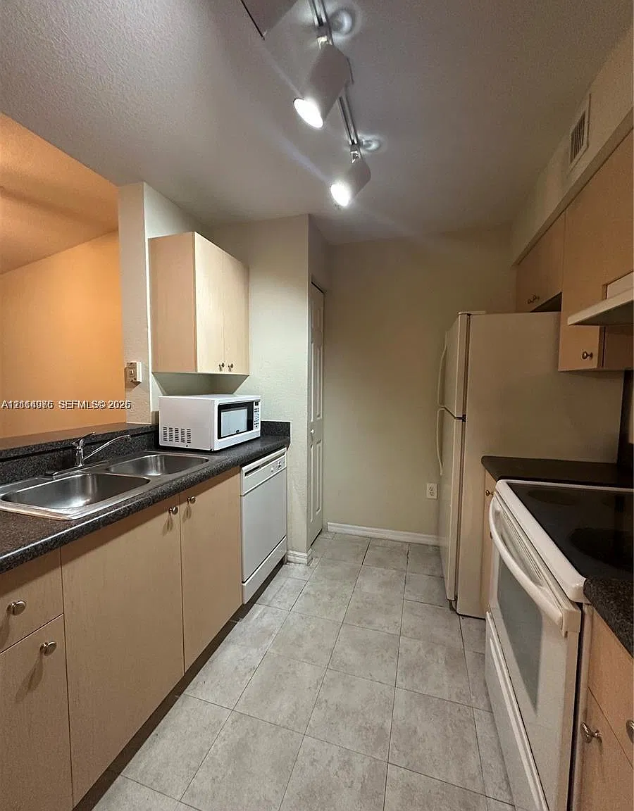 Aventine At Miramar Condo — Photo 2