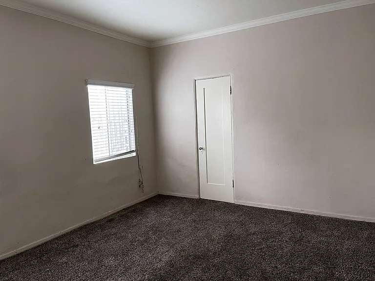 110050 S Cloverdale Ave — Photo 17