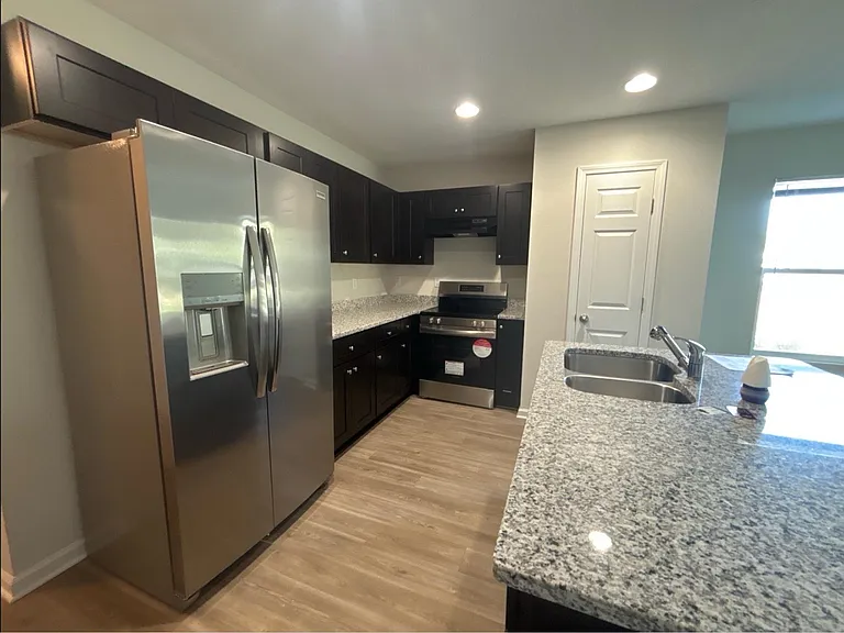723 & 725 James St — Photo 3
