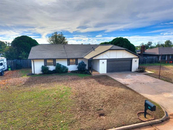 311 Christopher Dr, Chickasha, OK 73018