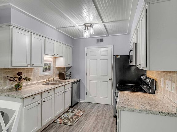 3rd image of 1402 Camp Rd APT 1C
