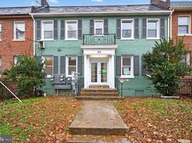 212 36th St NE