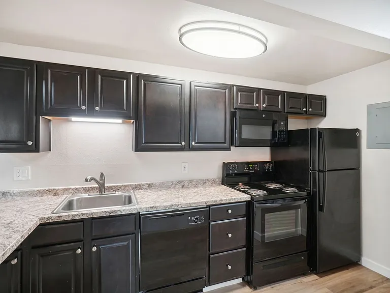 Westport Apartments — Photo 27
