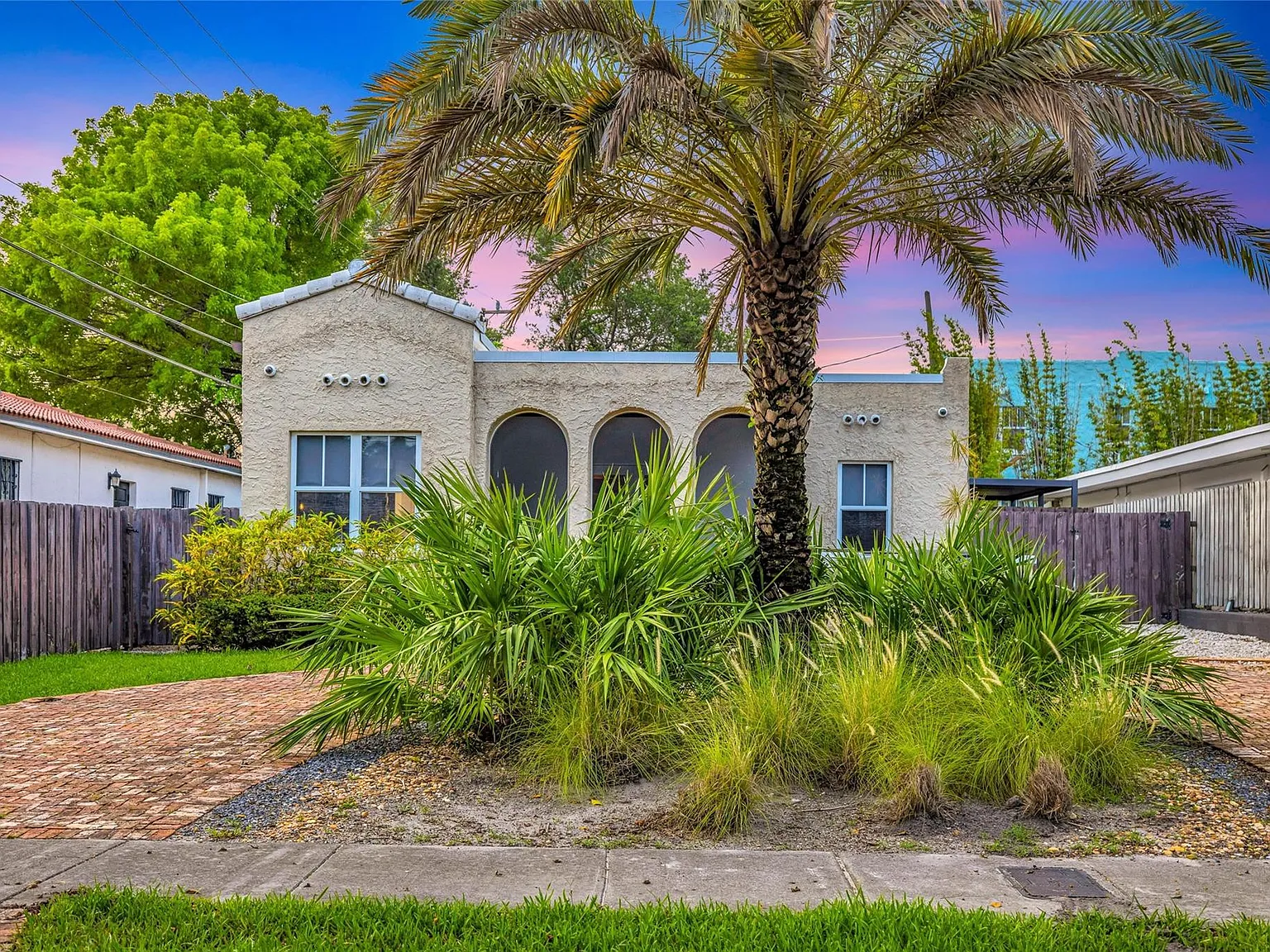 2 bed, 1.0 bath, 1060 sqft, $3,900 — Photo 3