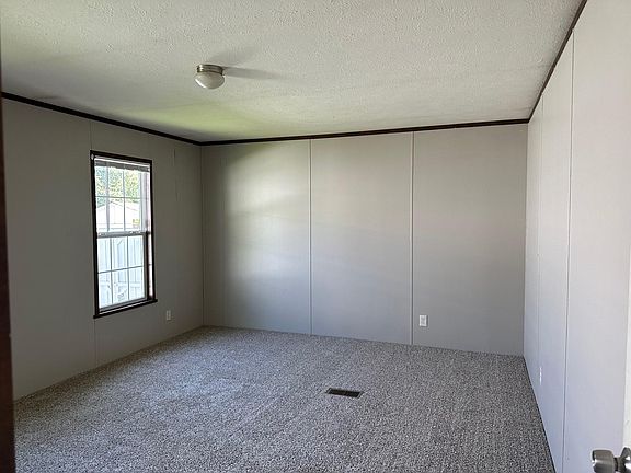 4th image of 40 Nord Haren Ct
