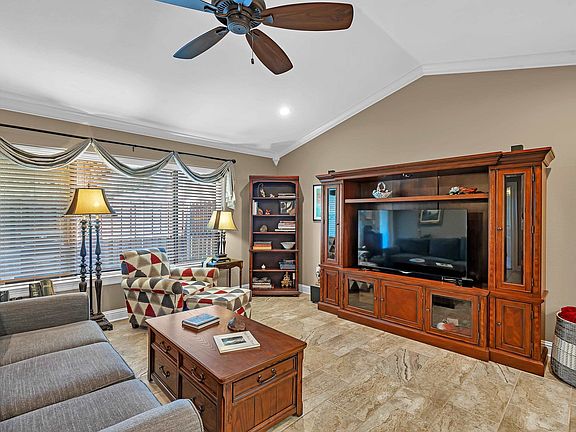 5th image of 1807 Yellowstone Dr