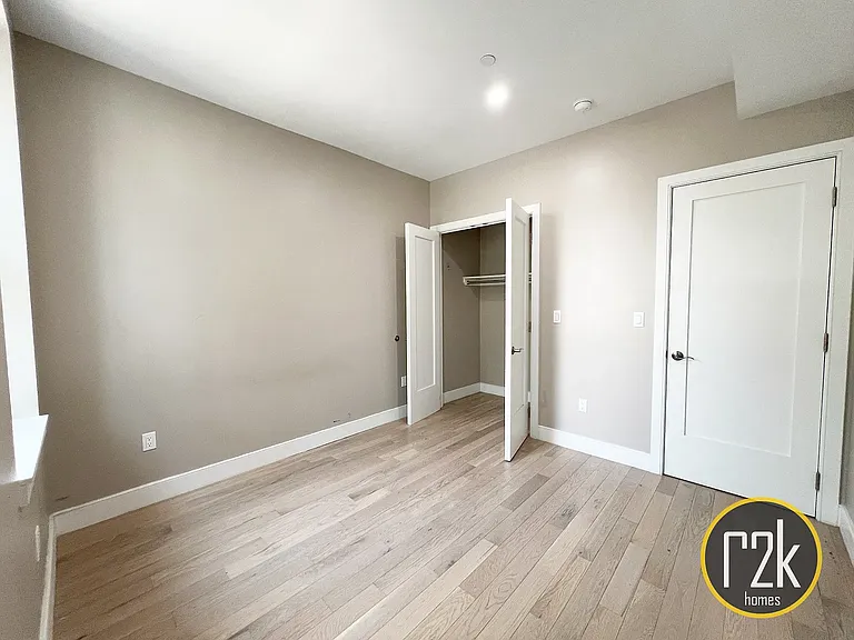 26-14 Hoyt Ave S #2A — Photo 17