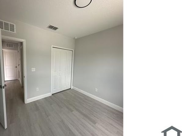 6934 Dickinson Dr #6934