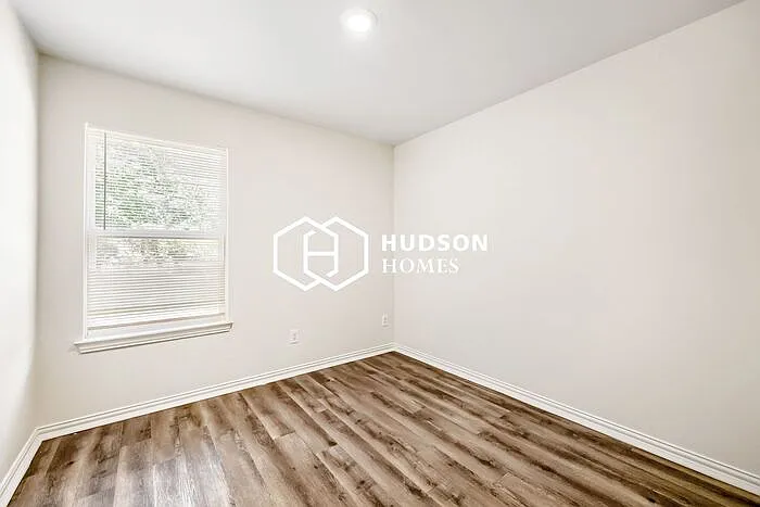 820 Hubert St #A — Photo 8