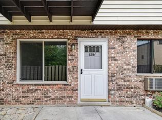 125 Willows Edge Ct APT F, Willow Springs, IL 60480