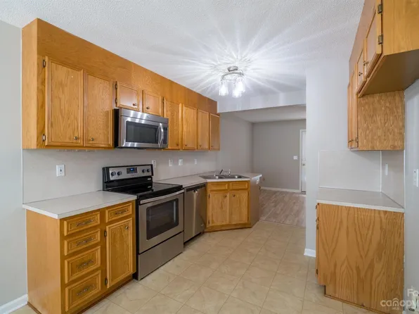 3372 White Oak Ct, Claremont, NC 28610