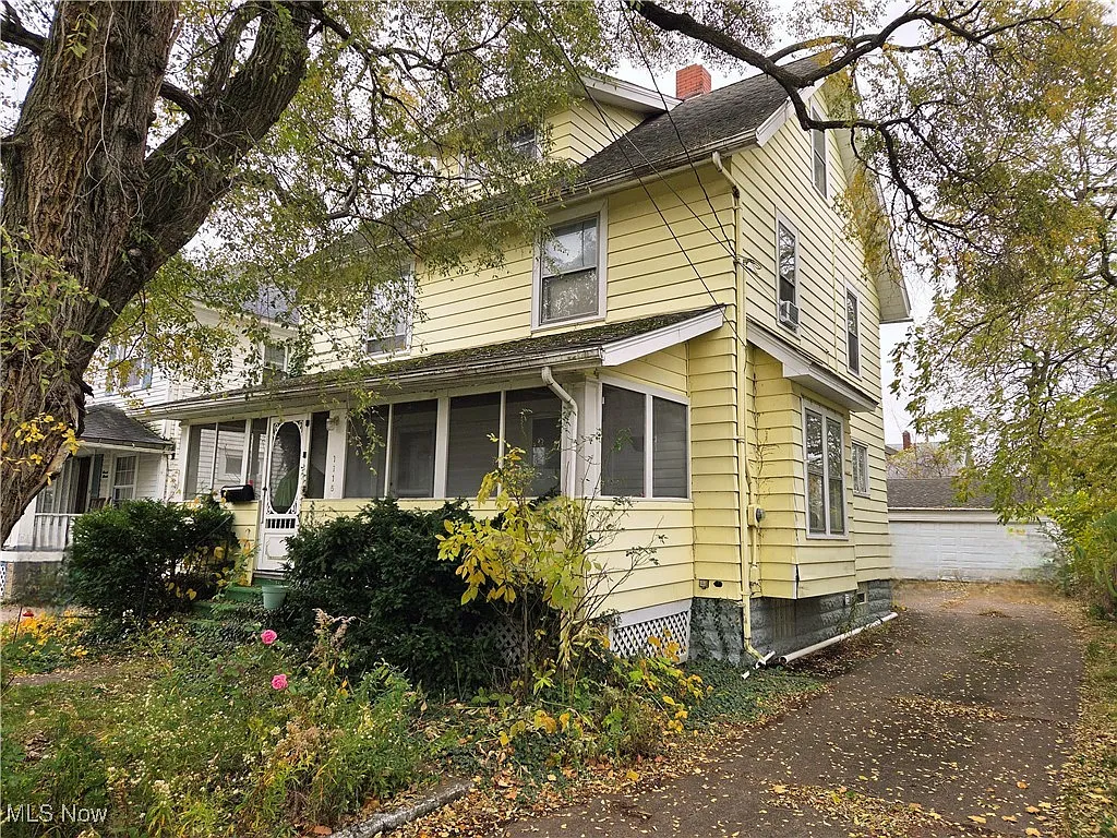 1115 W 11th St photo 1