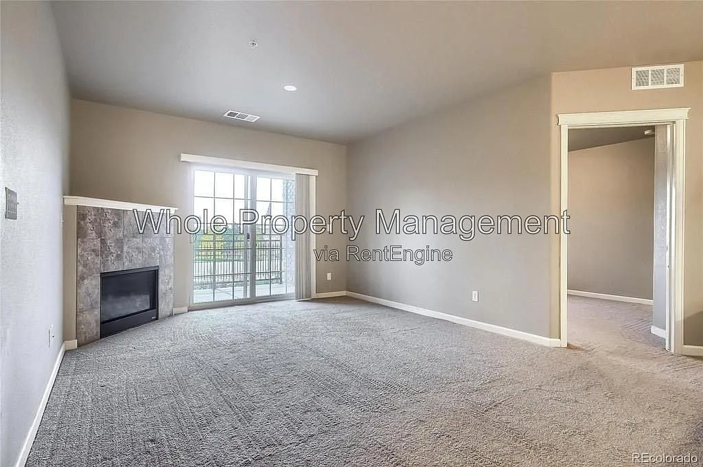 2 bed, 2.0 bath, 1001 sqft, $1,800 — Photo 3